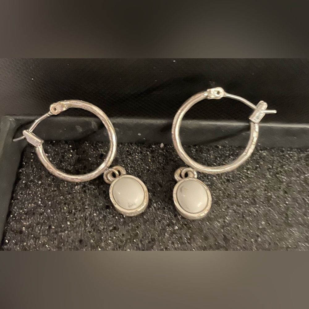 💥$10 or 3 for $15 💥 Silver Tone Hoop Earrings with White Accents NIB